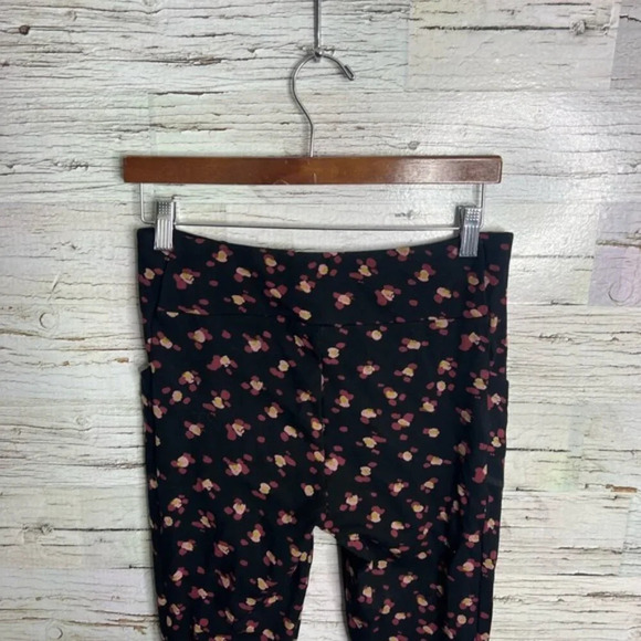 Cabi Printed Lean Legging #4142 Black Flower Burst size small - Picture 8 of 9